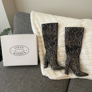 NEW STEVE MADDEN SNAKE SKIN BOOTS